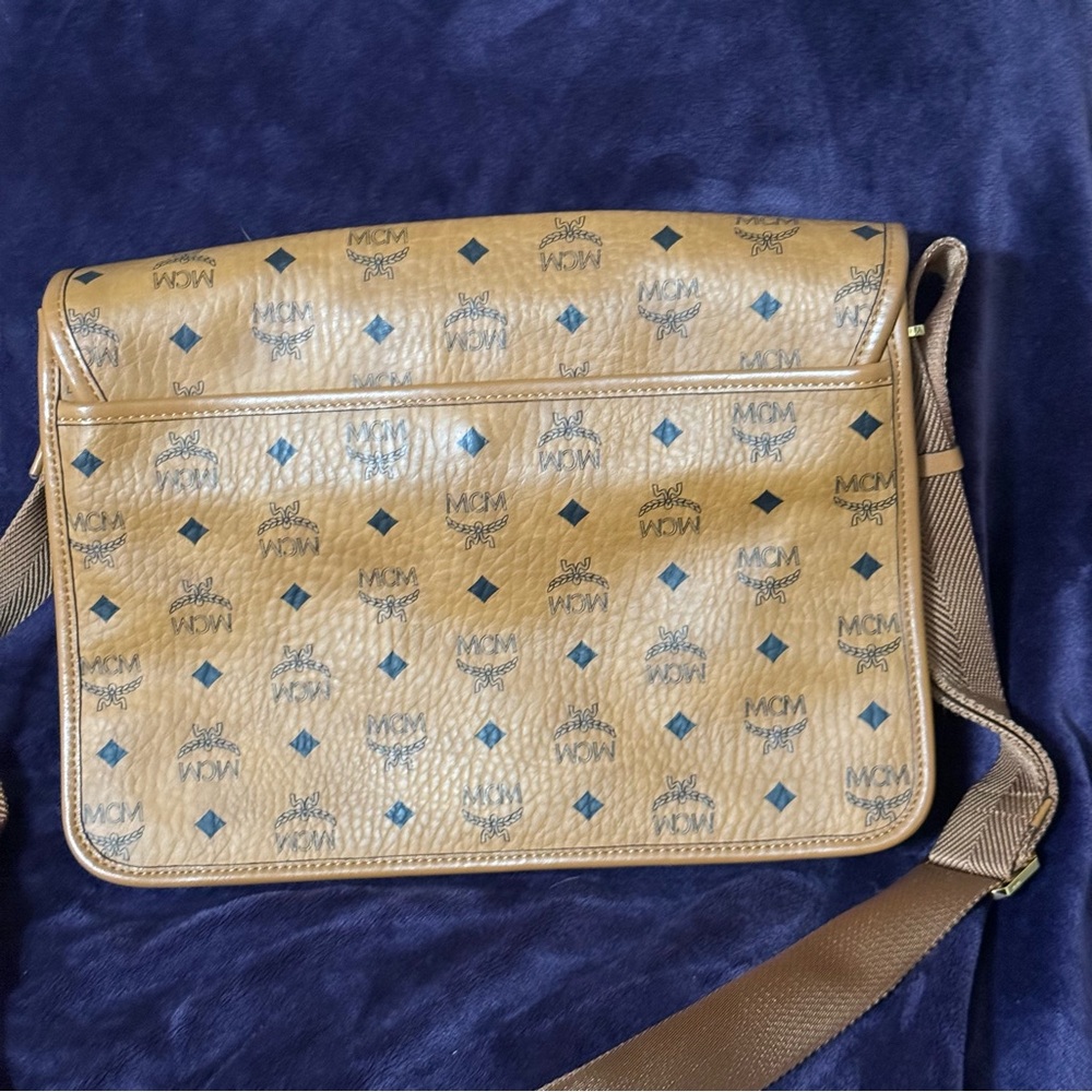 UNUSED UNISEX AUTHENTIC MCM COGNAC
Visetos Klassik Messenger Bag - Picture 2 of 16